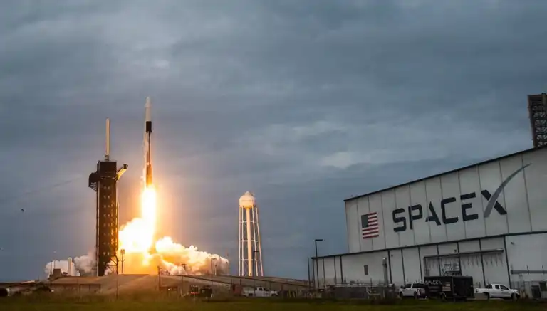 SpaceX, Yeni Nesil Uydularını Yörüngeye Yerleştiriyor